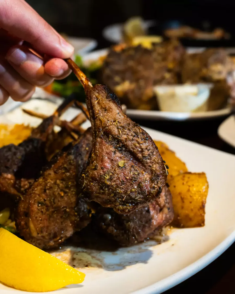Grilled rack of lamb with lemon